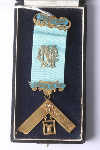 Lot 1033 - GOLD LODGE MEDAL