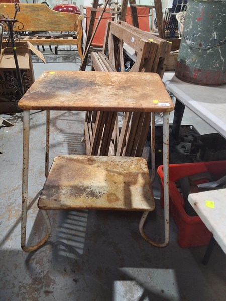 Lot 277 - RUSTIC DISPLAY STAND