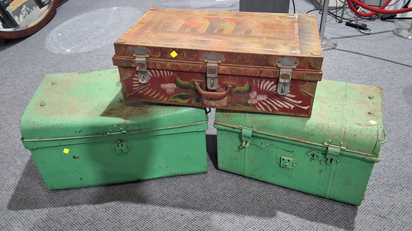 Lot 275 - TRUNKS