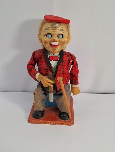 Lot 1213 - VINTAGE TIN TOY