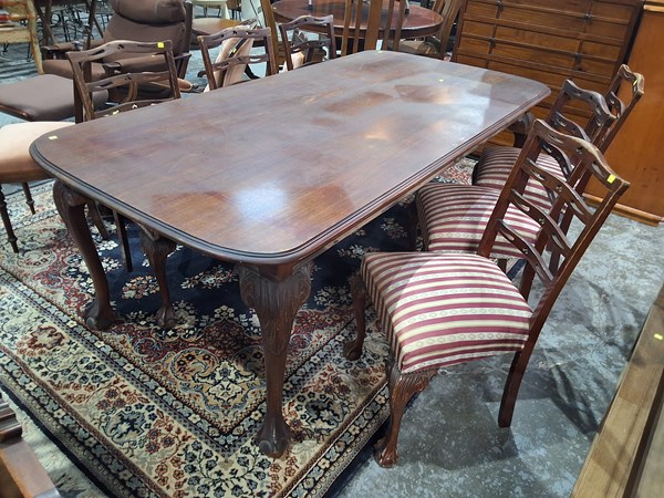 Lot 106 - DINING SUITE