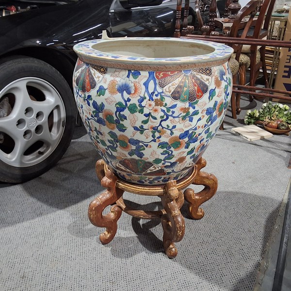 Lot 370 - LARGE JARDINIERE