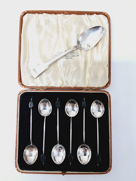 Lot 1052 - SILVER SPOONS