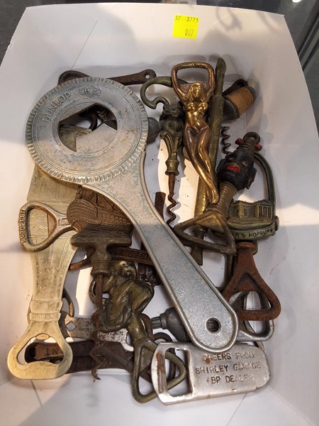 Lot 1315 - BOTTLE OPENERS