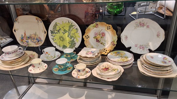 Lot 1298 - FLORAL DECORATED CHINA