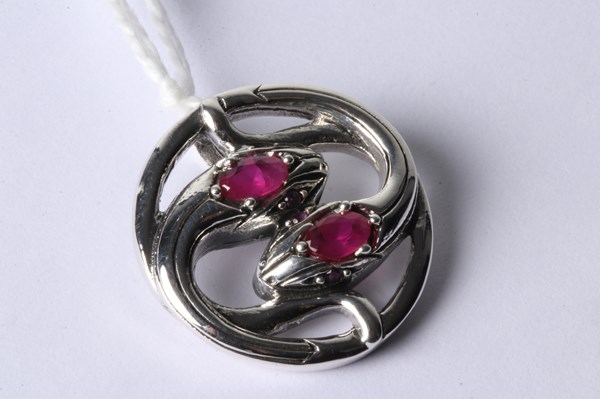 Lot 1014 - SILVER PENDANT