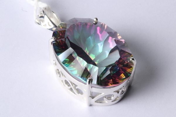 Lot 1008 - MYSTIC QUARTZ PENDANT