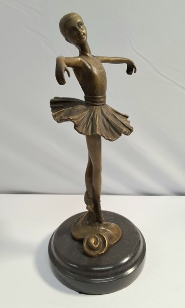 Lot 1047 - BRONZE STUDY