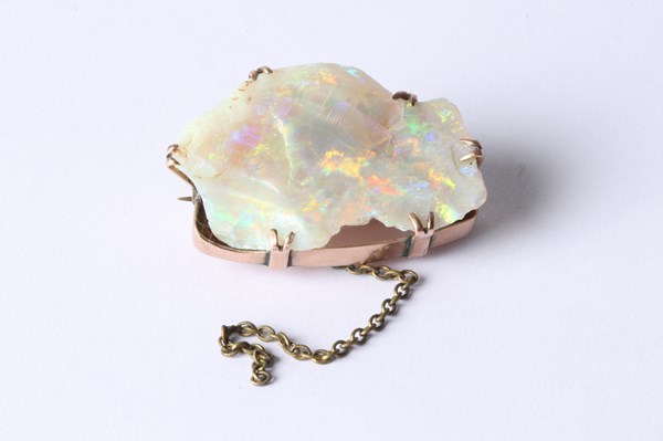 Lot 1010 - OPAL BROOCH