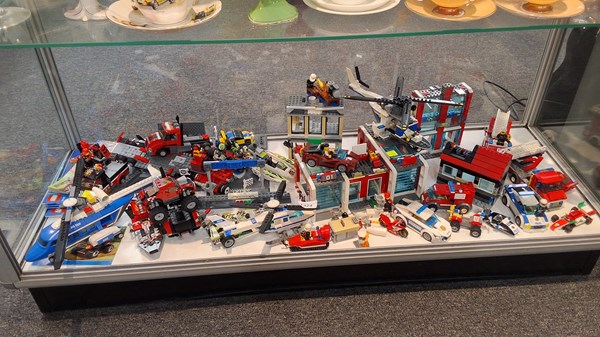 Lot 1324 - LEGO