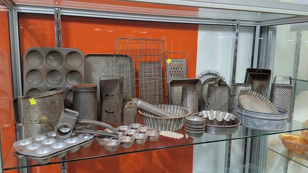 Lot 1345 - VINTAGE KITCHENWARES