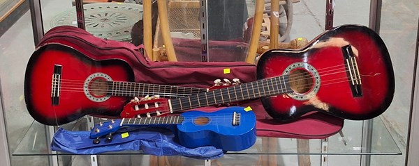 Lot 1349 - GUITARS & UKULELE