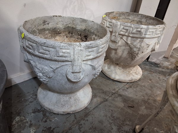 Lot 414 - PLANT POTS