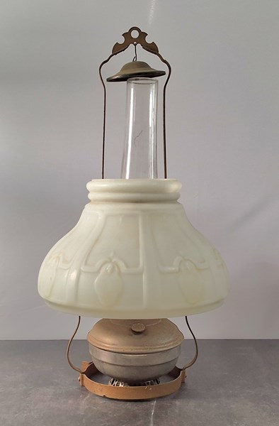 Lot 1280 - KEROSENE LAMP