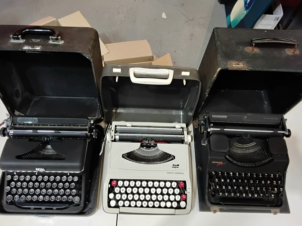 Lot 1332 - TYPEWRITERS