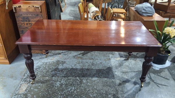 Lot 113 - KITCHEN TABLE