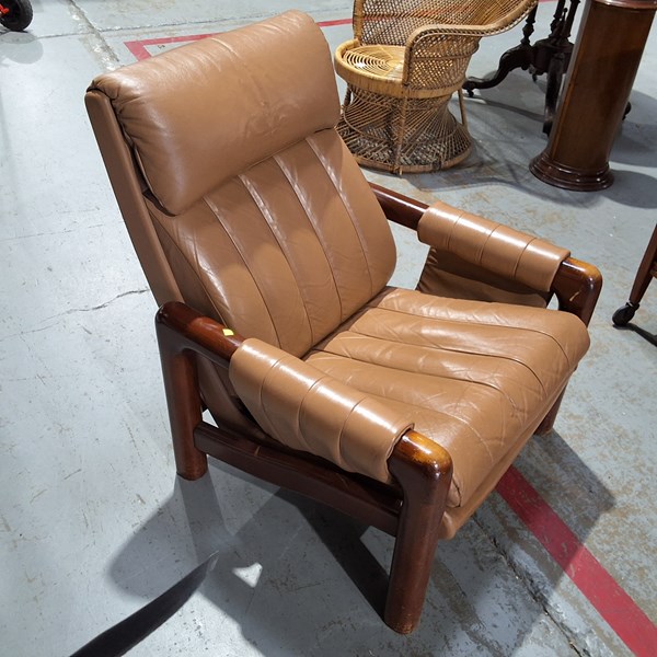 Lot 187 - ARM CHAIR