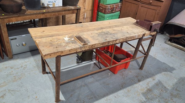 Lot 251 - WORK BENCH