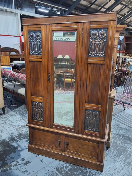 Lot 150 - WARDROBE