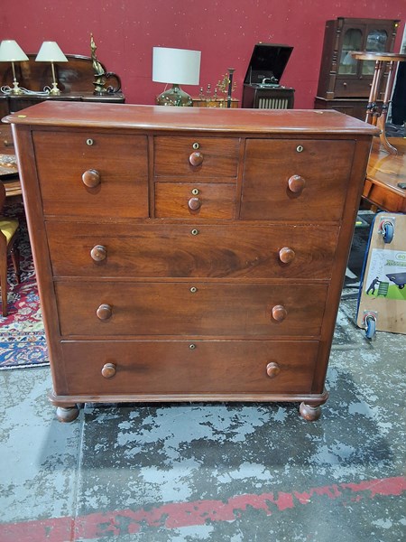 Lot 248 - CHEST OF DRAWERS