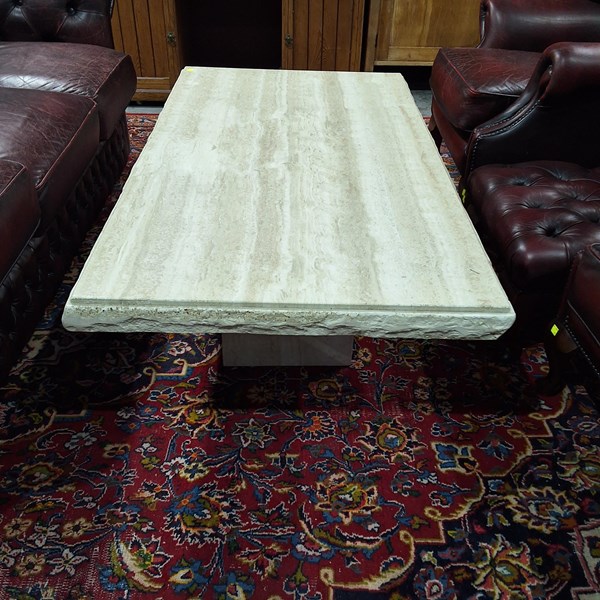 Lot 88 - COFFEE TABLE