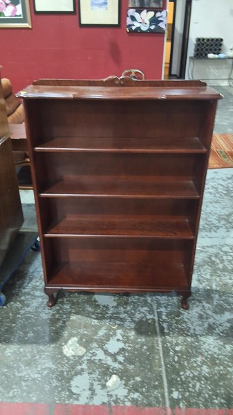 Lot 62 - BOOKSHELF