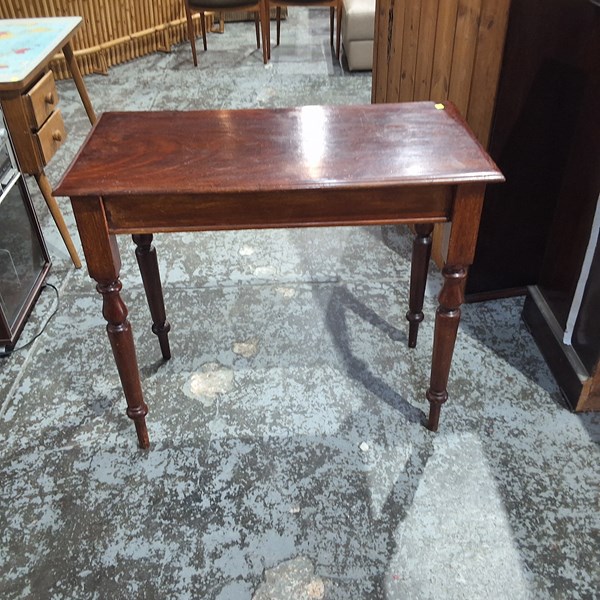 Lot 144 - SIDE TABLE