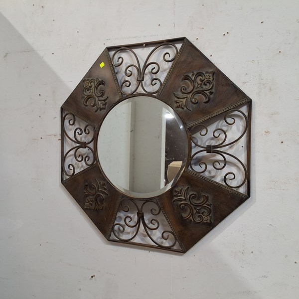 Lot 30 - WALL MIRROR