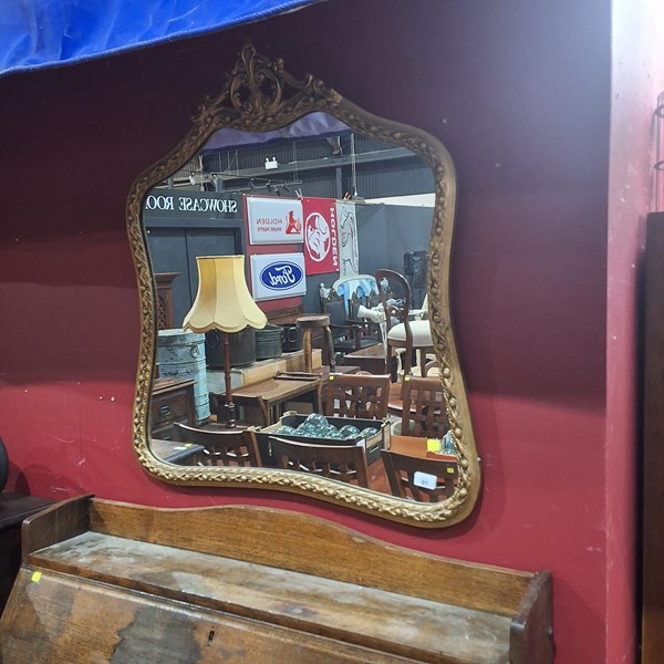 Lot 91 - WALL MIRROR