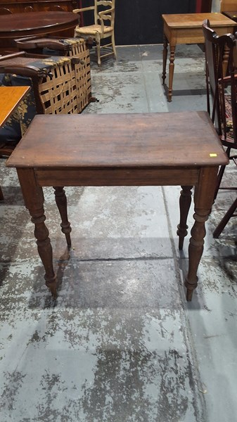 Lot 148 - TABLE