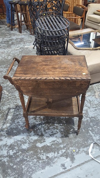 Lot 136 - TEA TROLLEY