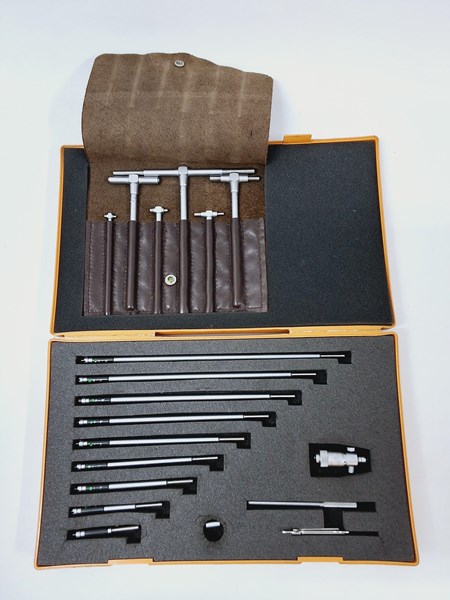 Lot 1224 - MITUTOYO MICROMETER SET