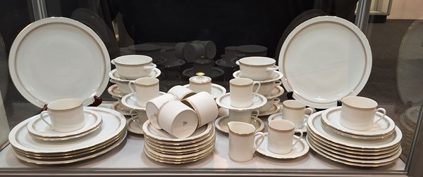 Lot 1195 - DINNER SERVICE