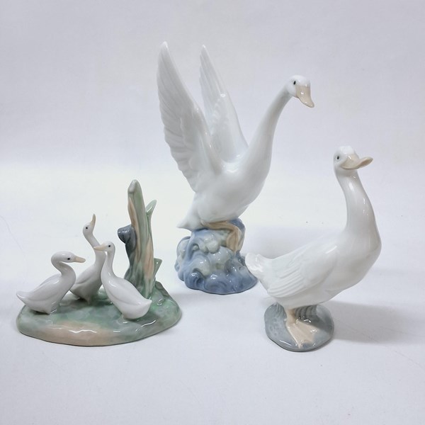 Lot 1141 - NAO BY LLADRO FIGURES