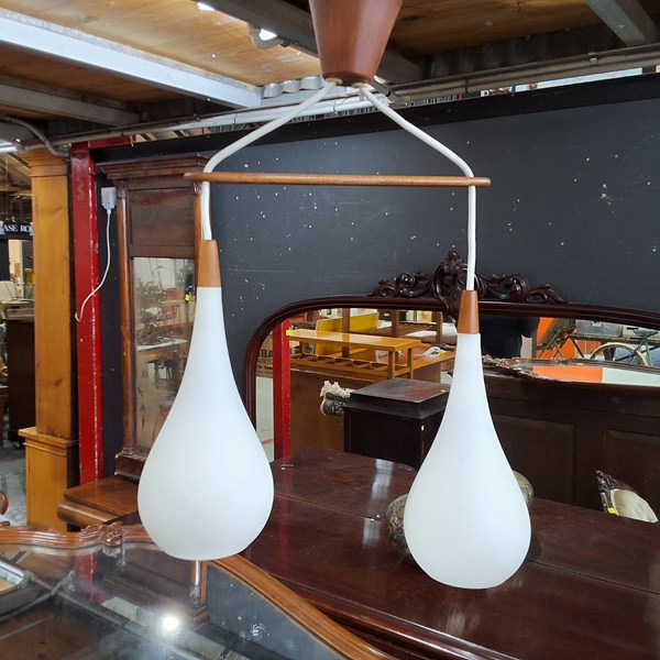 Lot 217 - PENDANT LIGHT