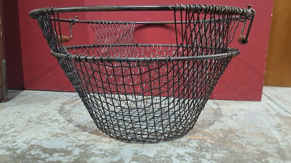 Lot 128 - WOOD BASKET