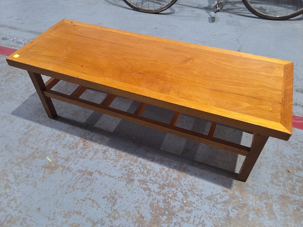 Lot 355 - COFFEE TABLE