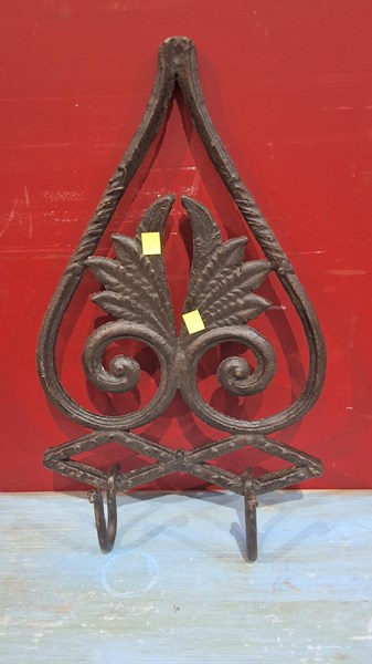 Lot 77 - COAT HOOKS