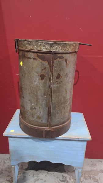 Lot 57 - BUCKET