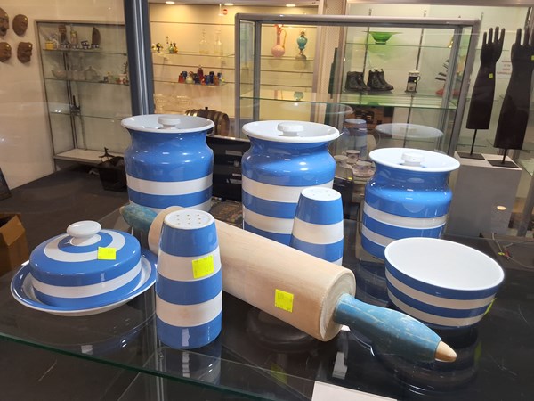 Lot 1180 - CORNISHWARE