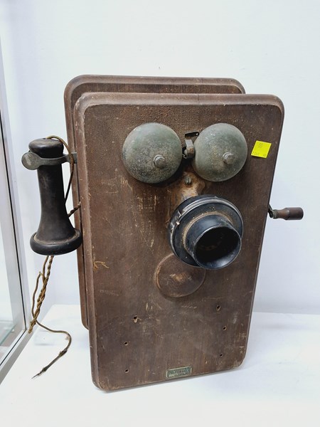 Lot 1390 - TELEPHONE