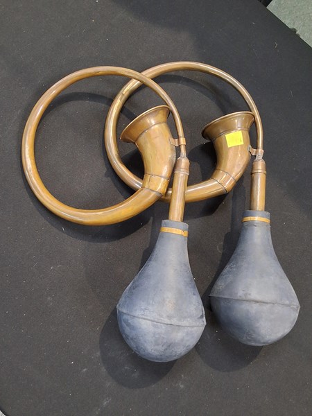 Lot 1266 - VINTAGE CAR HORNS