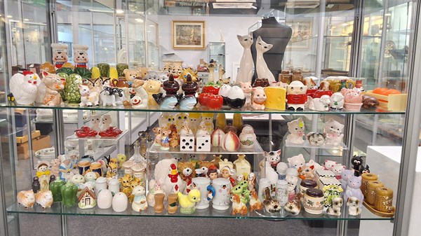 Lot 1375 - SALT & PEPPER SHAKERS