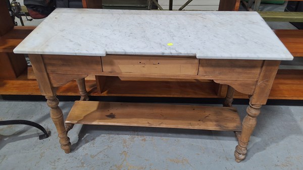 Lot 349 - WASH STAND