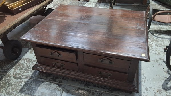 Lot 219 - COFFEE TABLE