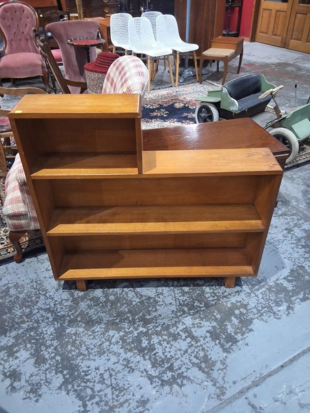 Lot 174 - BOOKSHELF