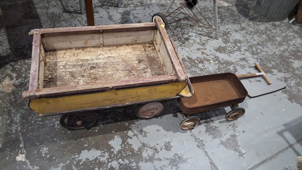 Lot 348 - PULL CARTS