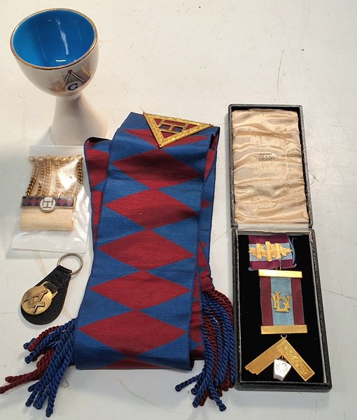 Lot 1053 - LODGE REGALIA