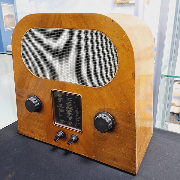 Lot 1171 - VINTAGE RADIO