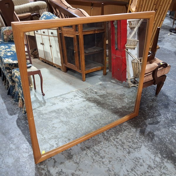 Lot 288 - WALL MIRROR